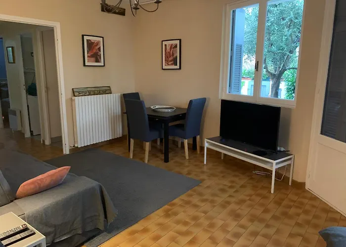 Cap D Antibes, Salis , 2 Bedrooms , Free Parking *