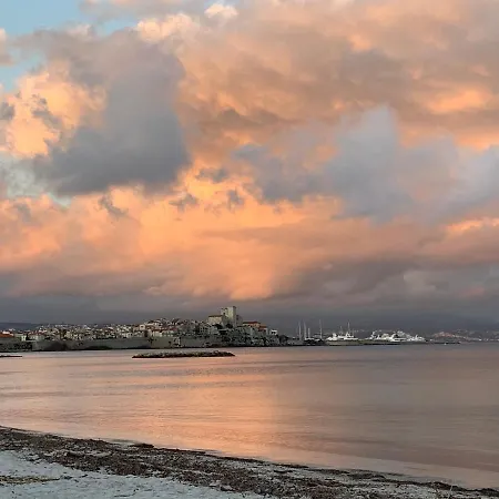 Daire Cap D Antibes, Salis , 2 Bedrooms , Free Parking *