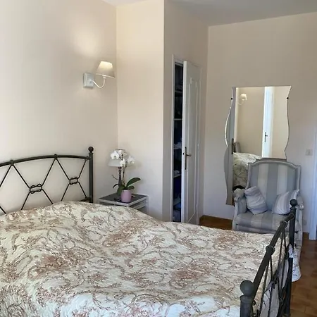 Cap D Antibes, Salis , 2 Bedrooms , Free Parking アンティーブ