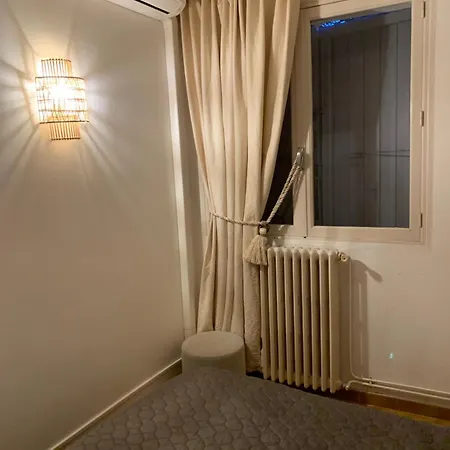 Cap D Antibes, Salis , 2 Bedrooms , Free Parking アパート