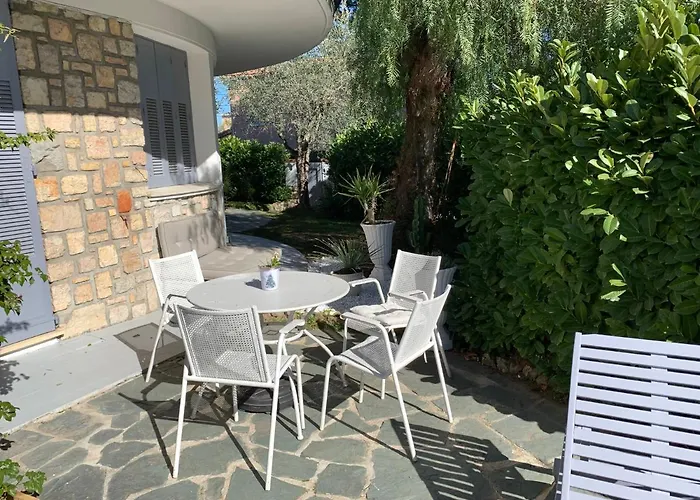 Cap D Antibes, Salis , 2 Bedrooms , Free Parking *