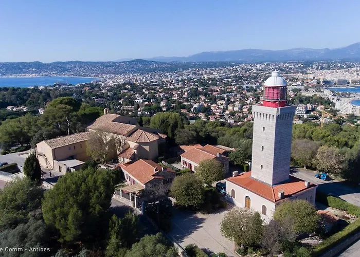 Cap D Antibes, Salis , 2 Bedrooms , Free Parking * Antibes