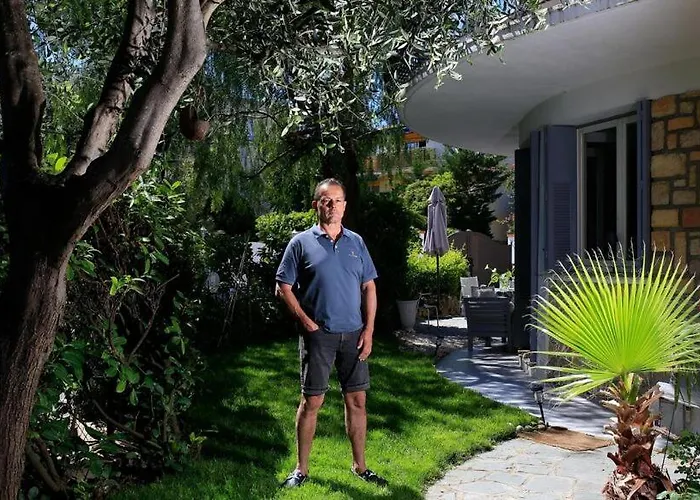 Cap D Antibes, Salis , 2 Bedrooms , Free Parking *